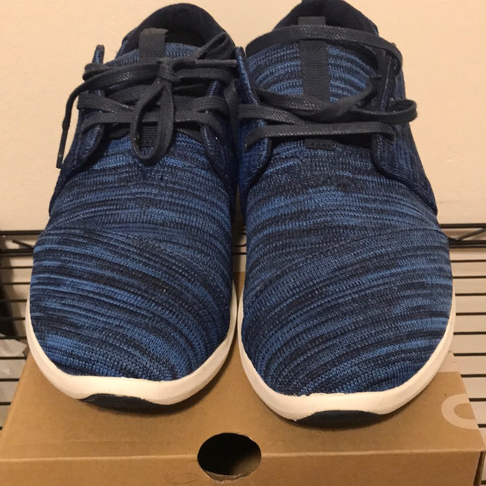 Toms sneakers in great condition